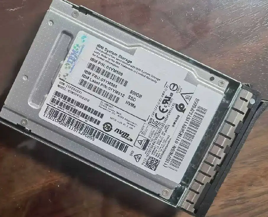 01YM585 01YM509 01YM512 800GB NVMe SSD ӲP