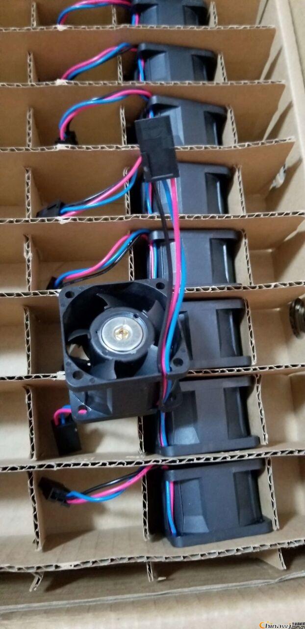 AD0405LB-G70