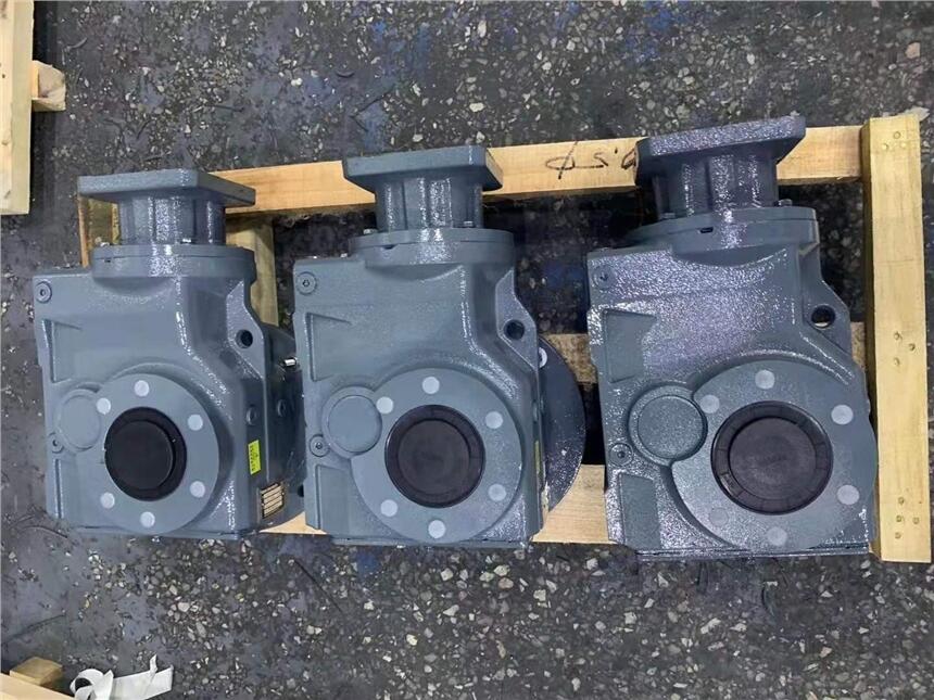 SAF87DV180M4΁UpKA107DRE180M4XpR_(d)